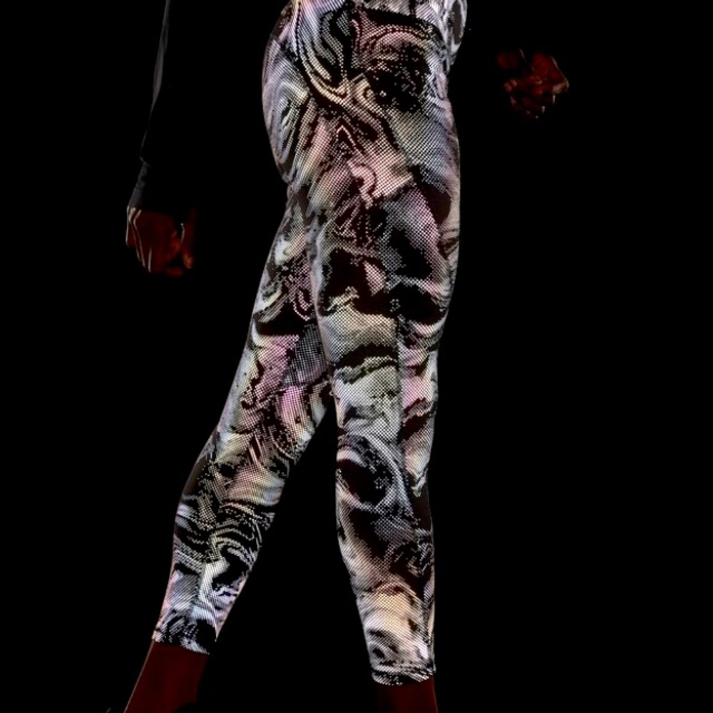 Athleta Lightning reflective 7/8 tight workout leggings size XL NWT